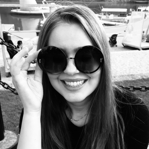 Meet your Posher, Mihaela - Picture 1 of 1